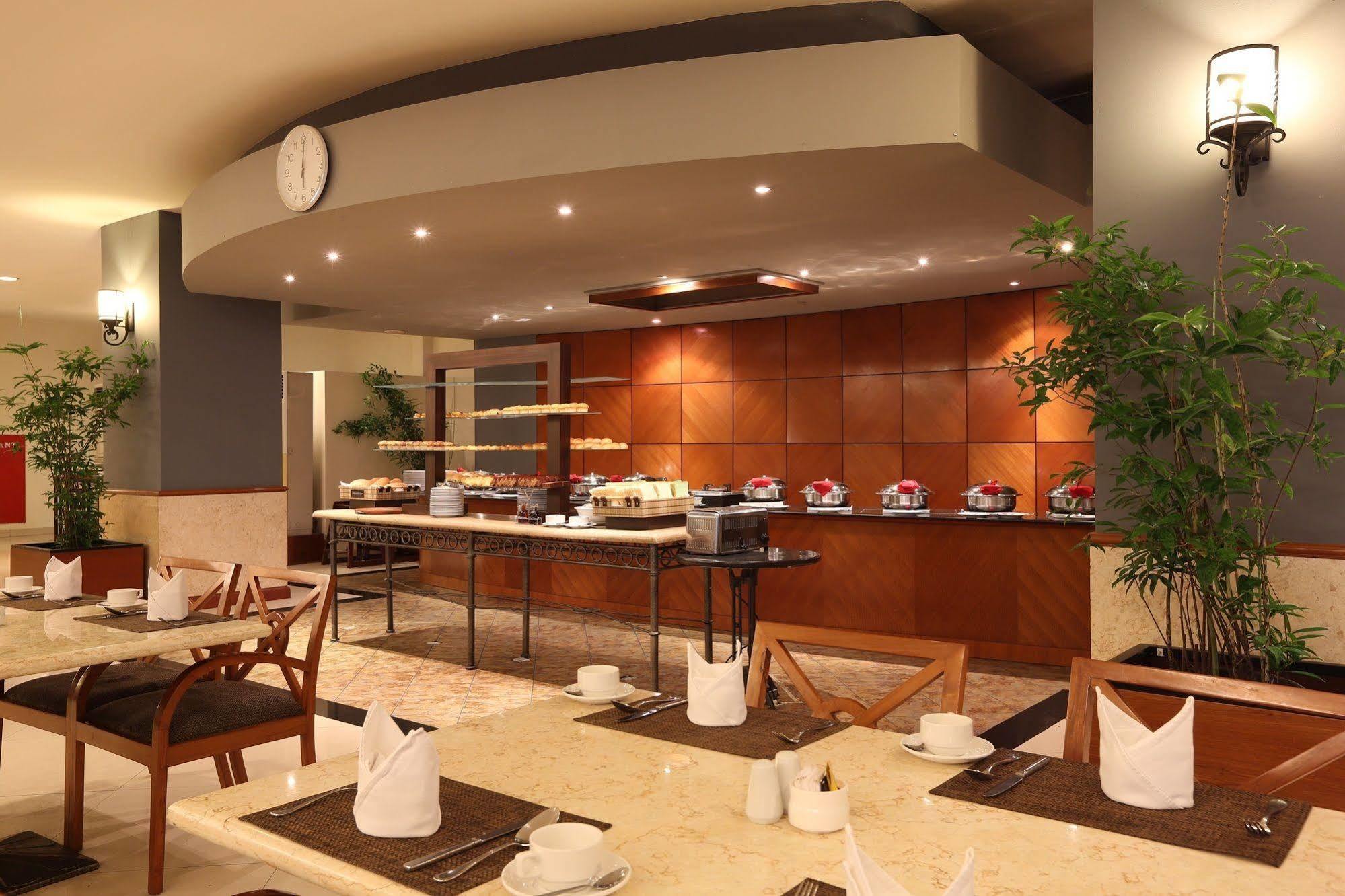 Hotel Aryaduta 4*